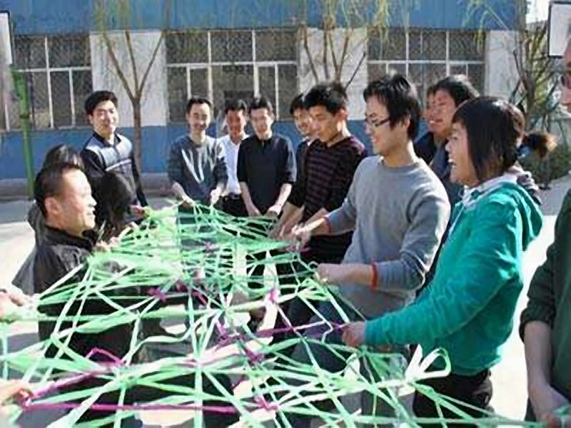 騰沖拓展培訓(xùn)公司戶外拓展活動(dòng)趣味拓展項(xiàng)目《快樂(lè)繩床》