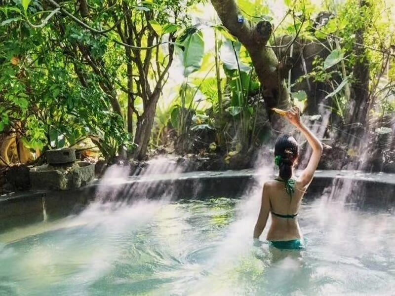 騰沖旅游，溫泉隨處可見，每走一步都是風(fēng)景