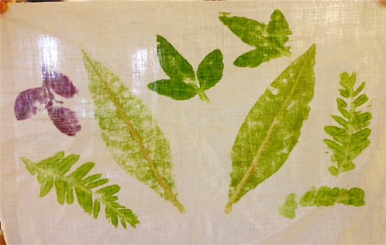 騰沖室內(nèi)外特色定制類拓展項(xiàng)目活動(dòng)推薦：植物敲拓染，用一種簡(jiǎn)單干凈的方式，留住火山熱海里植物的靈魂