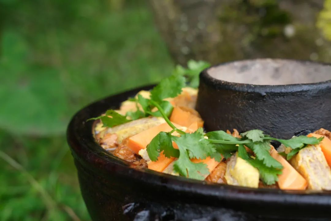 騰沖旅行社：騰沖旅游美食推薦-騰沖土鍋?zhàn)?，冬日里的“火山熱?！?></a>
                </div>
                <div   id=